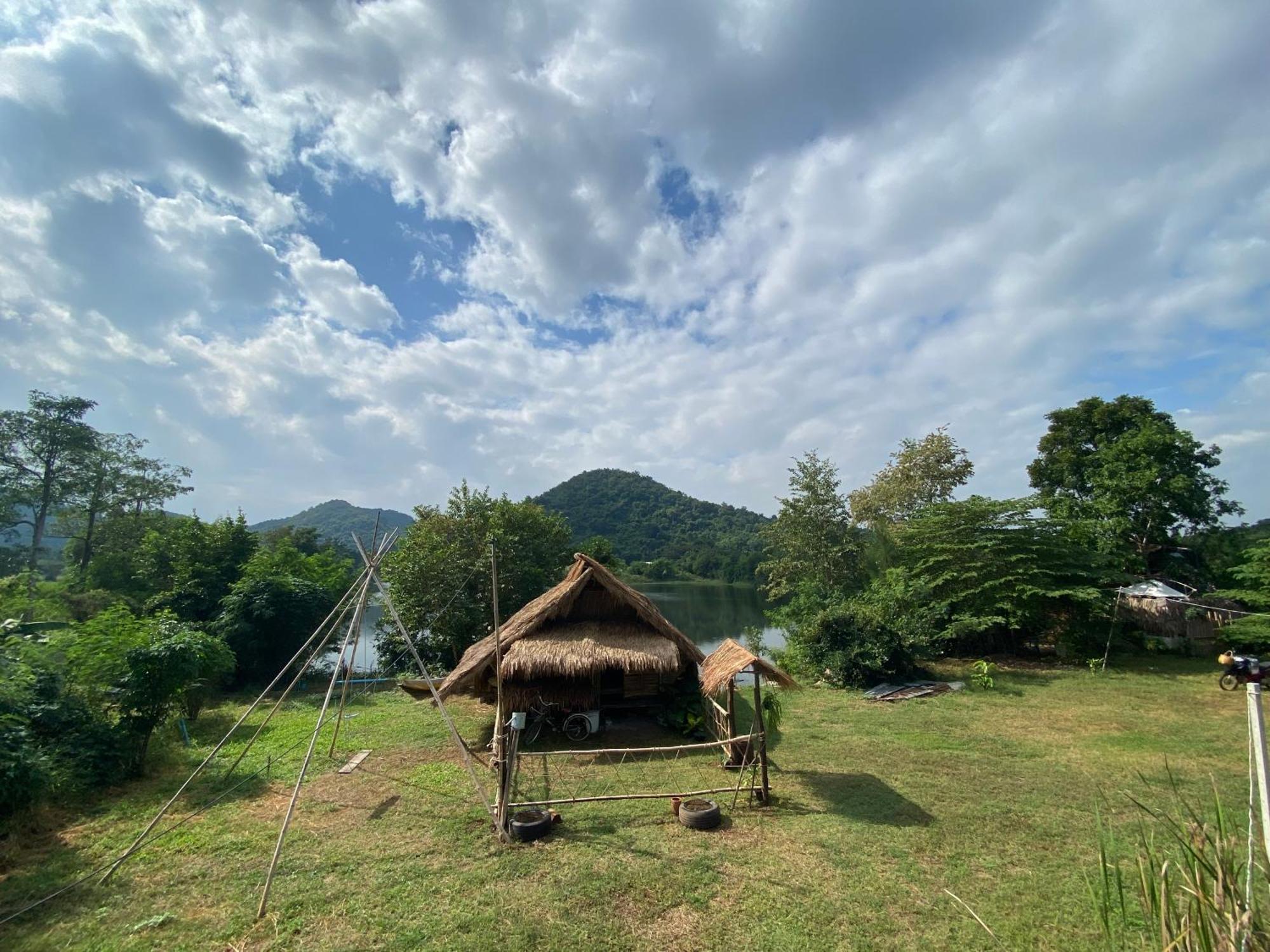 Royal Mountain Hut Hotel Ratchaburi Exterior photo