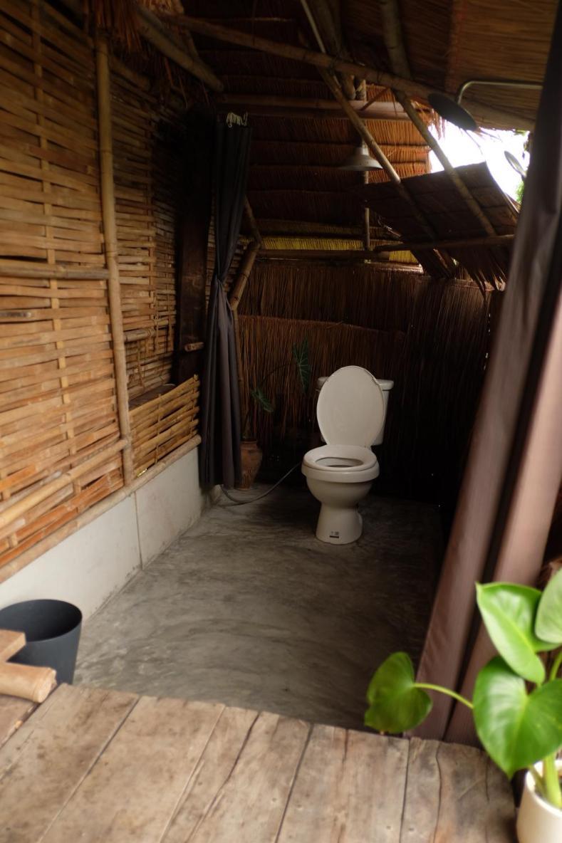 Royal Mountain Hut Hotel Ratchaburi Room photo