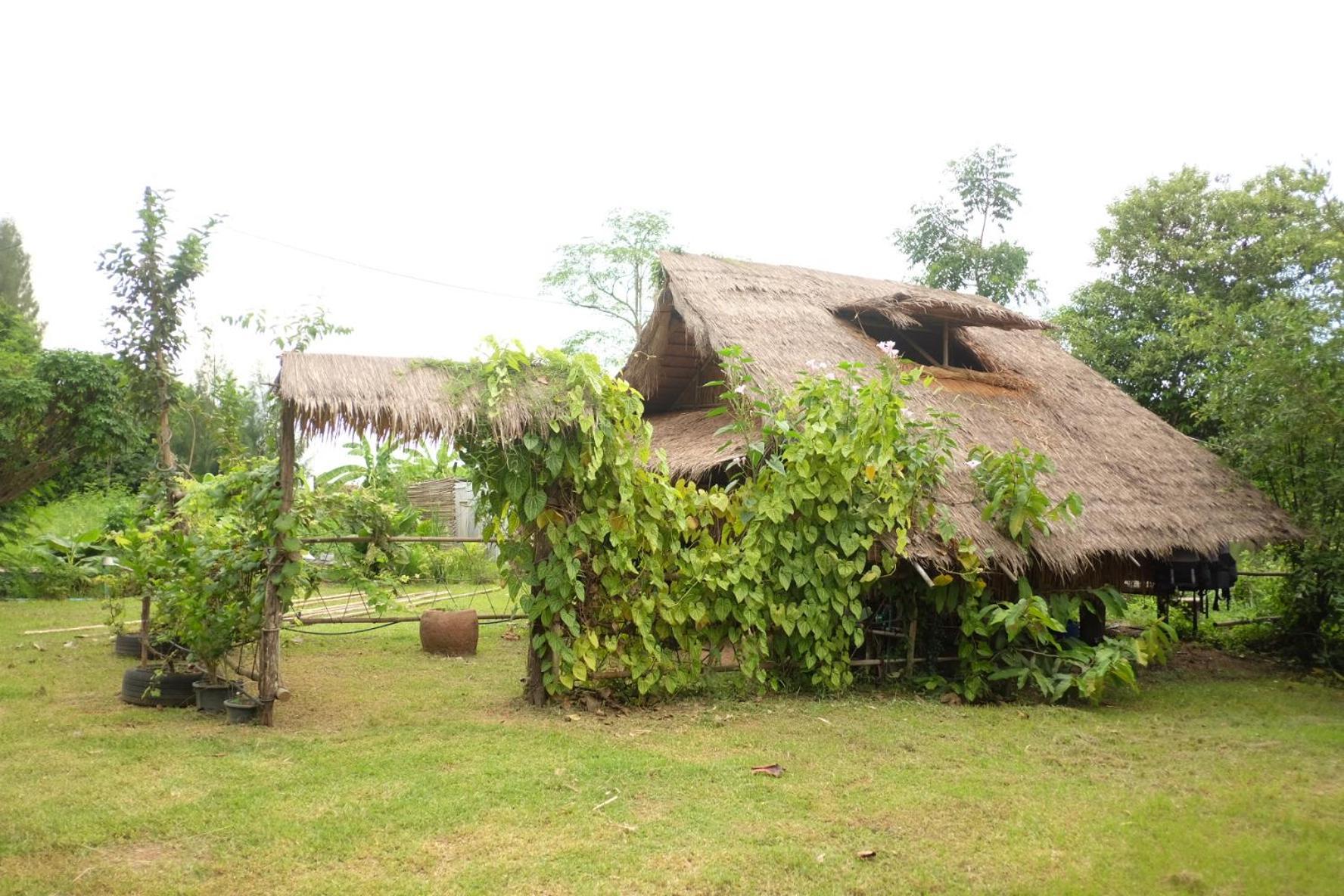 Royal Mountain Hut Hotel Ratchaburi Room photo